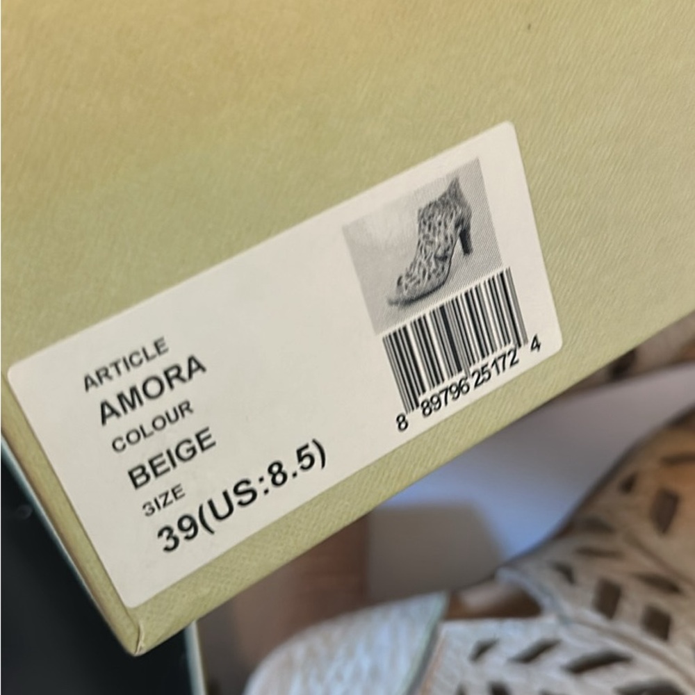 Spring Step Aura leather booties.New with box.Paid $150.Never worn.Size 39/8.5US - Picture 2 of 4